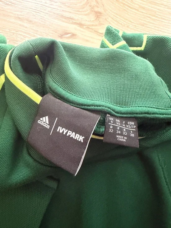 IVY PARK Green Crewneck Sweater with Yellow Trim - Picture 4 of 8